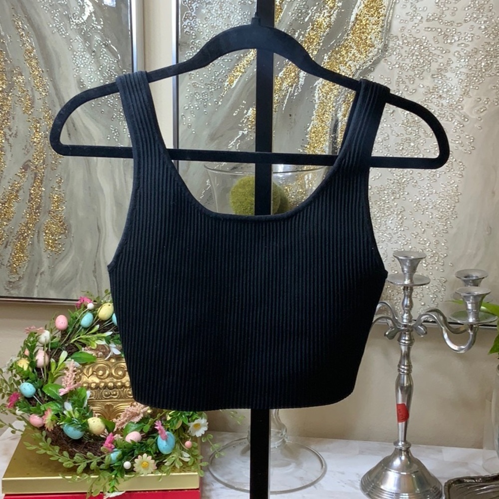 Elegant Black Ribbed Crop Top